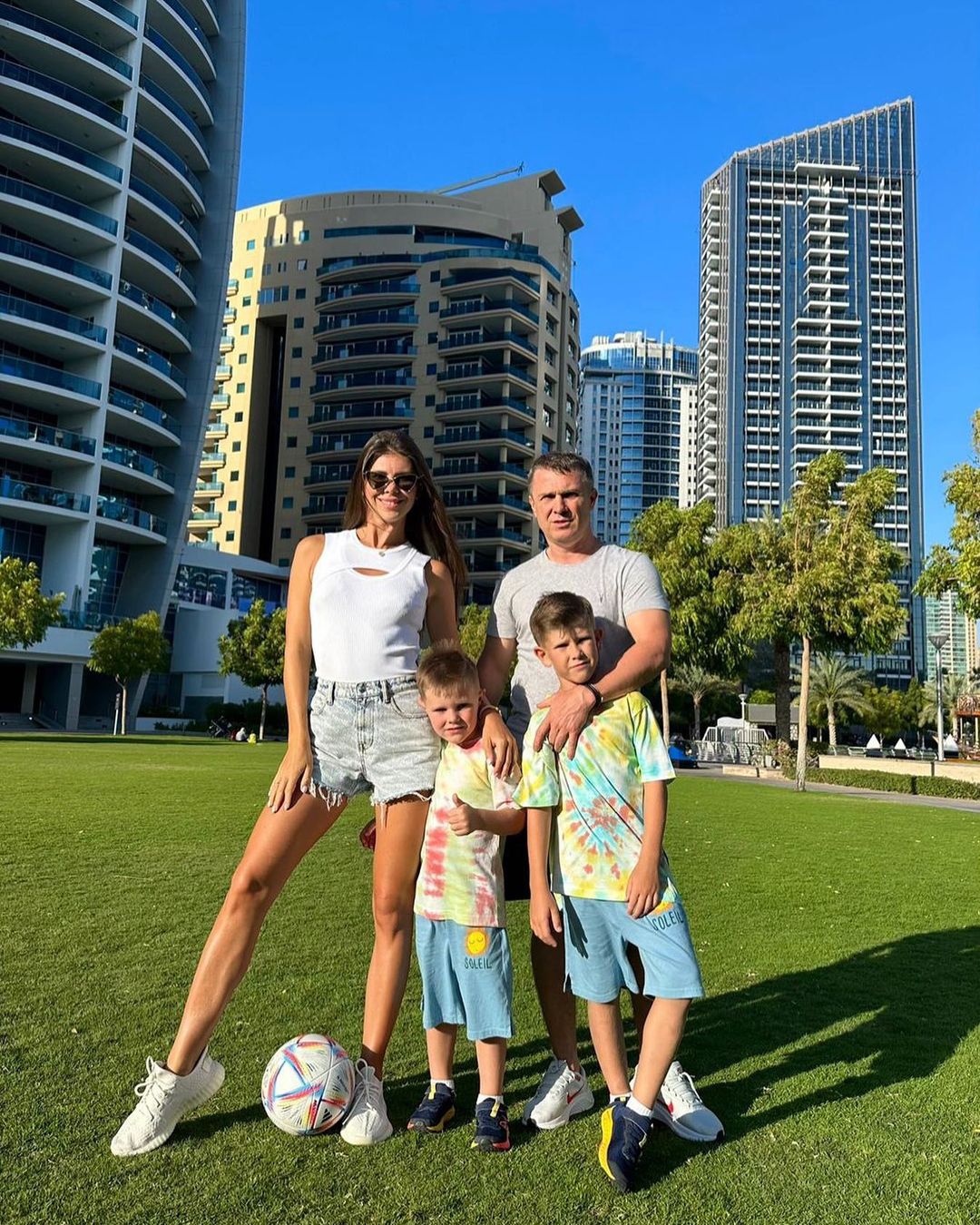 Красавица-блогер, младше мужа на 20 лет. Что известно о жене Сергея Реброва (фото)